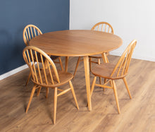 Load image into Gallery viewer, Retro Blonde Ercol Round Windsor Dining Table &amp; Four Model 370 Windsor Kitchen Dining Chairs