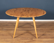 Load image into Gallery viewer, Retro Blonde Ercol Round Windsor Dining Table &amp; Four Model 370 Windsor Kitchen Dining Chairs