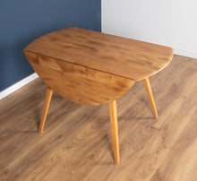 Load image into Gallery viewer, Retro Blonde Ercol Round Windsor Dining Table &amp; Four Model 370 Windsor Kitchen Dining Chairs